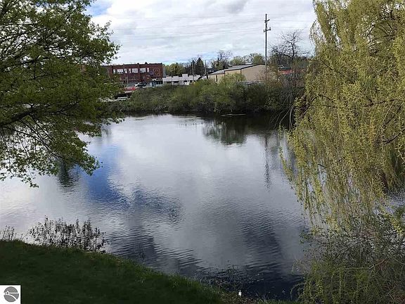 3rd image of 641 Riverine Dr