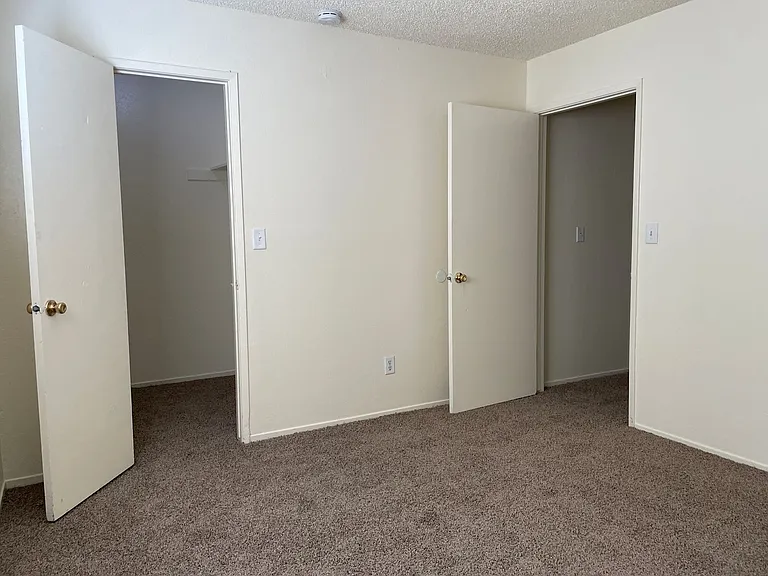 Ashlan, Clovis Dent 5 plex-Laundry - 857 — Photo 10