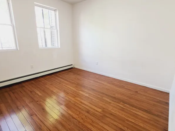 203 Garfield Avenue image 4 of 11