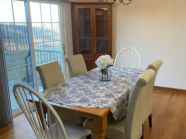 1132 E Danbury Dr, Cary, IL 60013