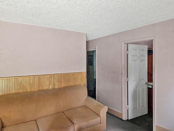 3rd image of 314 Dickson Drive