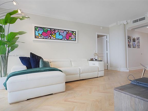 5th image of 4775 Collins Ave APT 1406
