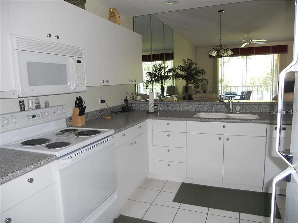 2 bed, 1238 sqft, $2,400 — Photo 2