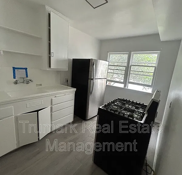 106 E Randolph St — Photo 4