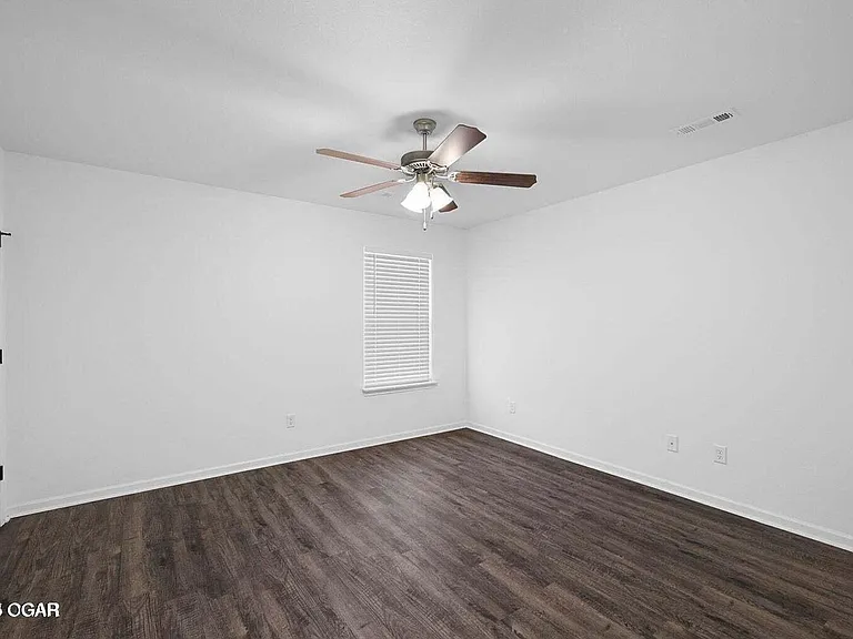 609 Short Leaf Ln — Photo 14
