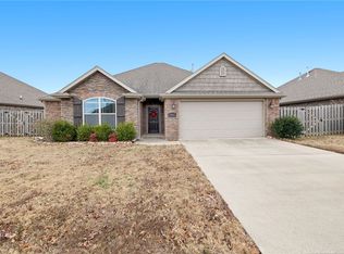 4785 W Croft Dr, Fayetteville, AR 72704