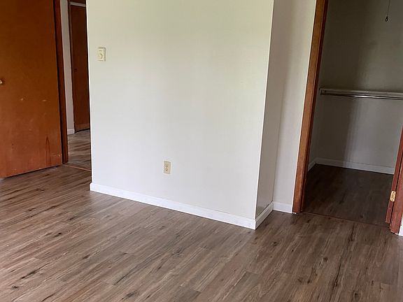 5th image of 6 Springbrook Cir #B
