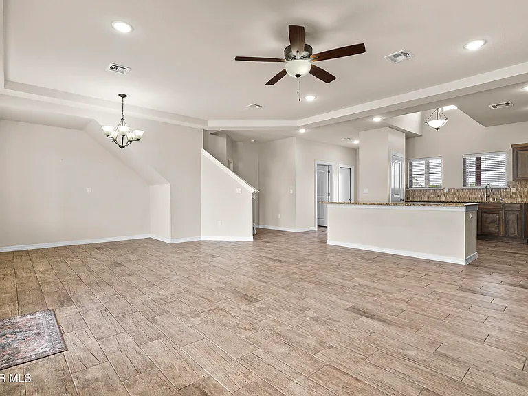 618 Rafael Marmolejo St — Photo 20