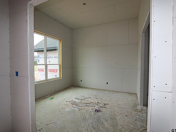 5th image of 16526 Cooper Way