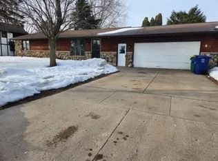 2876 Tradewinds Trl, Green Bay, WI 54313