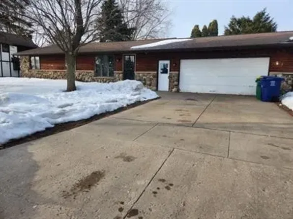 2876 Tradewinds Trl, Green Bay, WI 54313