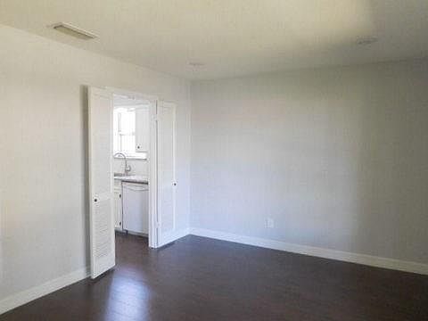 4th image of 2624 Montclair Ln