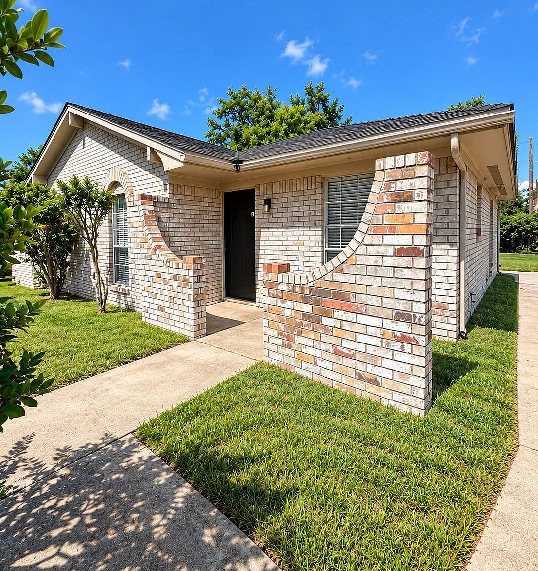 2 bed, 1.0 bath, 907 sqft, $1,400 — Photo 2