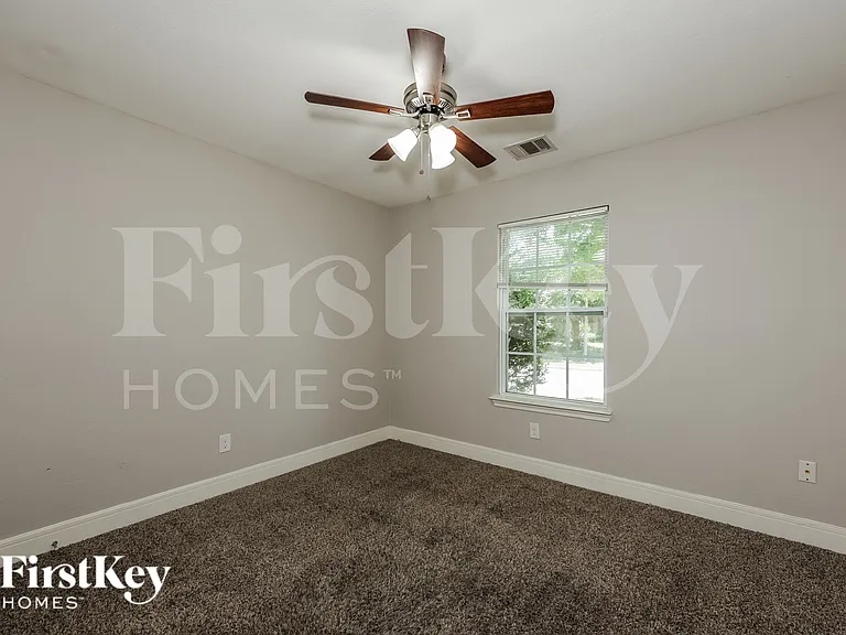 607 Lentisco Dr — Photo 13