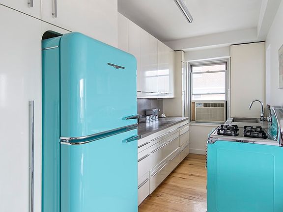 3rd image of 573 Grand St APT D1706