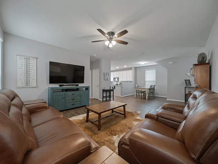 Living & dinning room, kitchen!