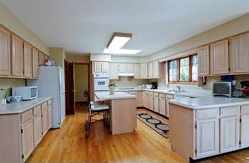 4th image of 107 E Elaine Cir