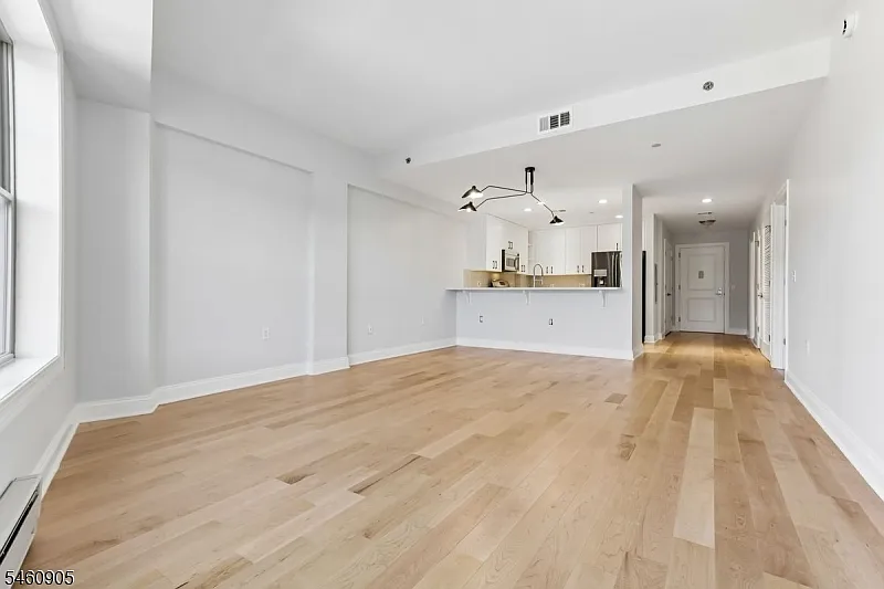 1 bed, 1.5 bath, $4,000 — Photo 4