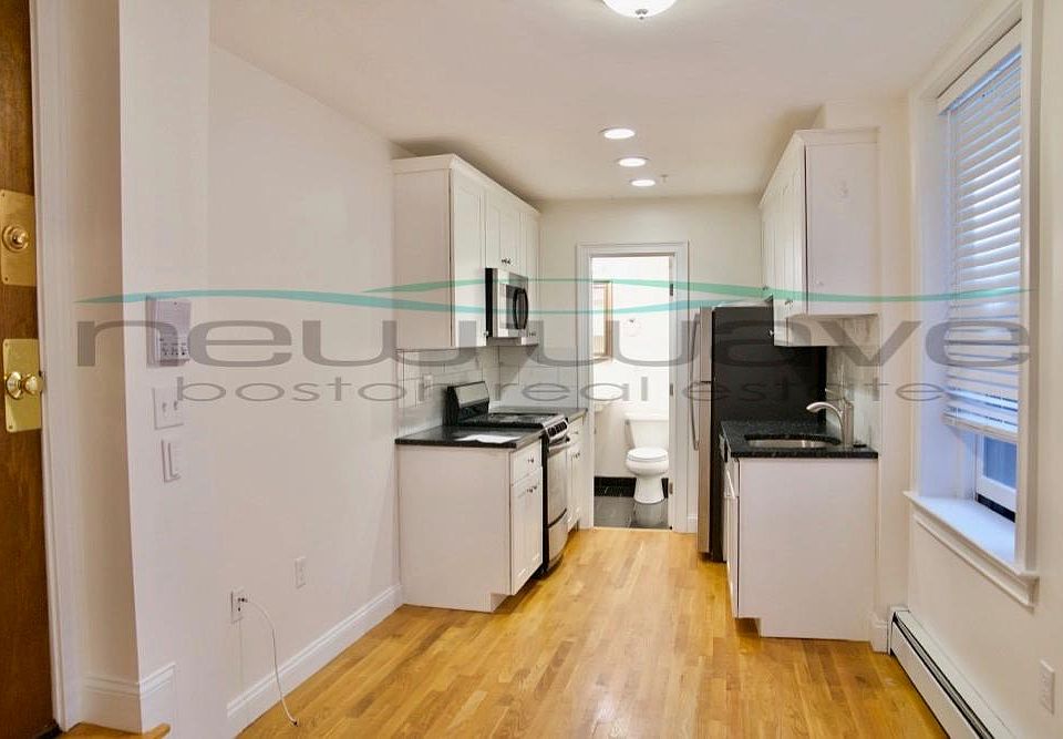 2nd image of 90 W Cedar St #2M