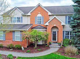 650 Eastlake Trl, Oxford, MI 48371