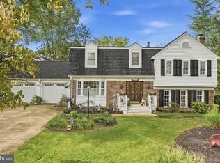 2210 Loch Lomond Dr, Vienna, VA 22181