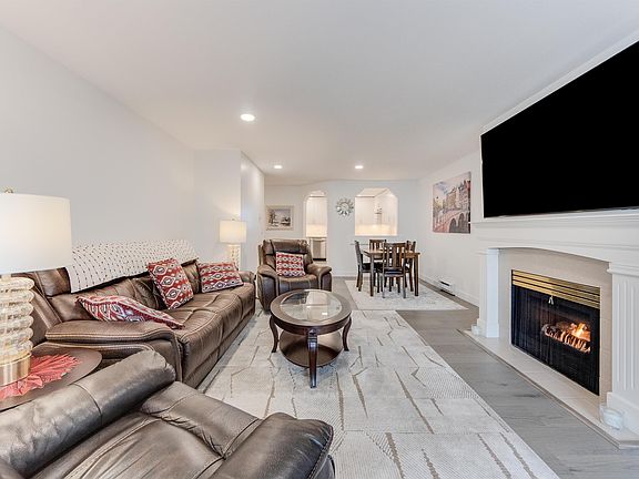 4th image of 4955 River Rd #308