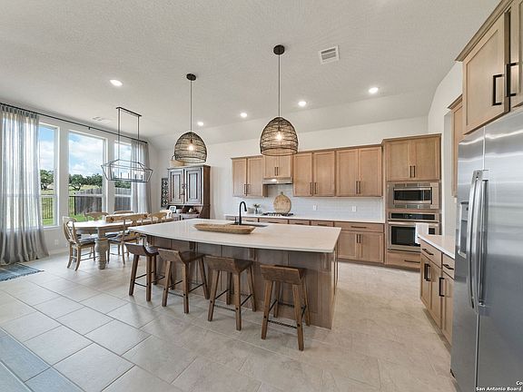 2nd image of 122 Indigo Bend