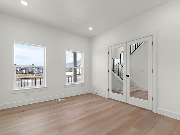5th image of 2237 E Parkside Cir S
