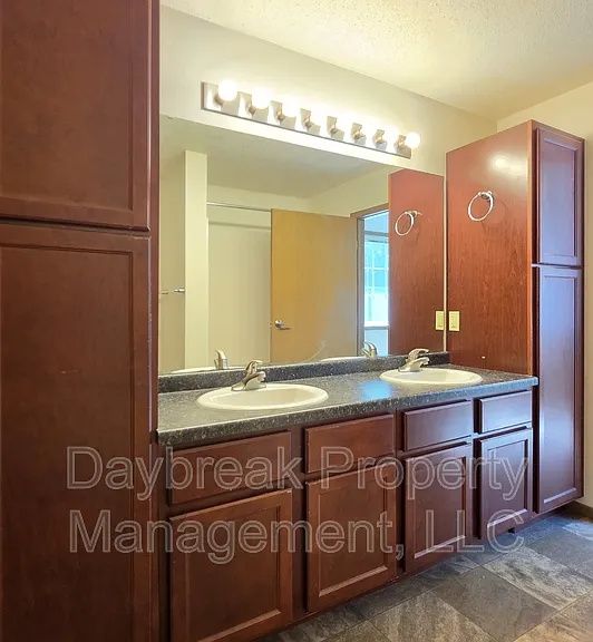 317 16th St S #5 — Photo 16