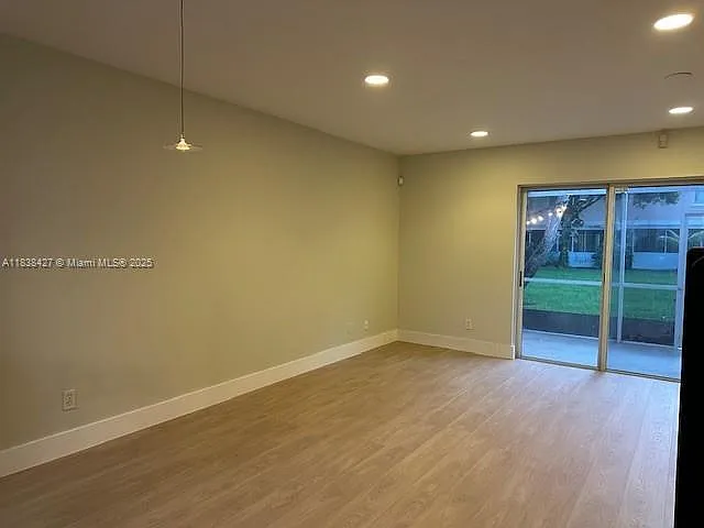 3 bed, 1361 sqft, $2,950 — Photo 3