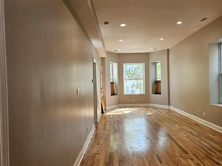 1428 S Hamlin Ave #1 — Photo 1