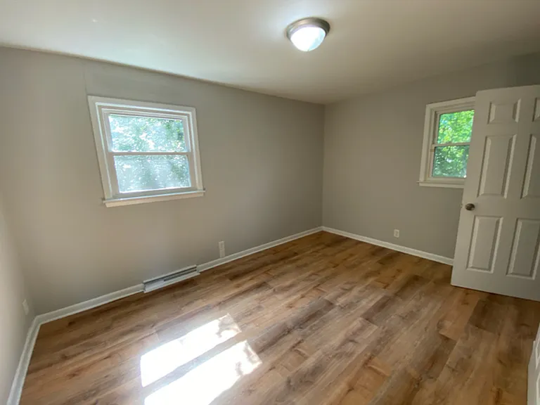 1008 Benning St — Photo 15