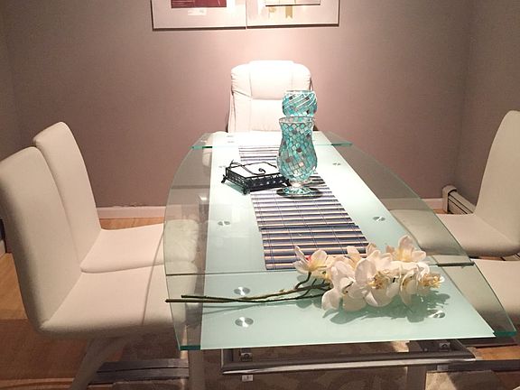 Formal dinning room 