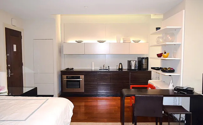 Rented by Metropolis Real Estate of Manhattan | media 43