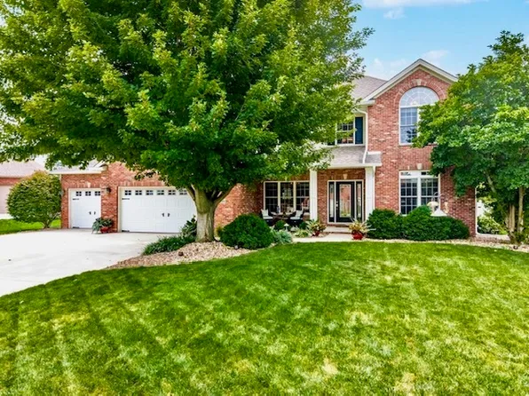 15 Strawberry Rd, Bloomington, IL 61704