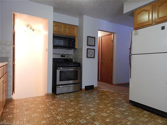 3rd image of 6202 Theota Ave