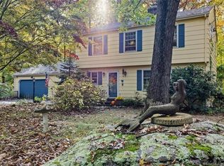 13 Nugget Hill Dr, Ledyard, CT 06335