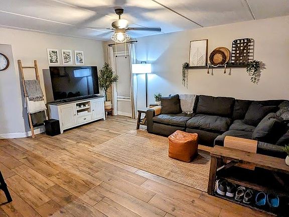 2nd image of 123 E Amberjack St #208