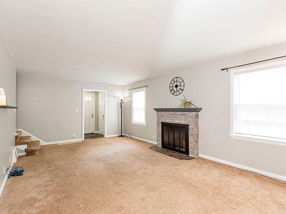 4th image of 407 E Oakside St