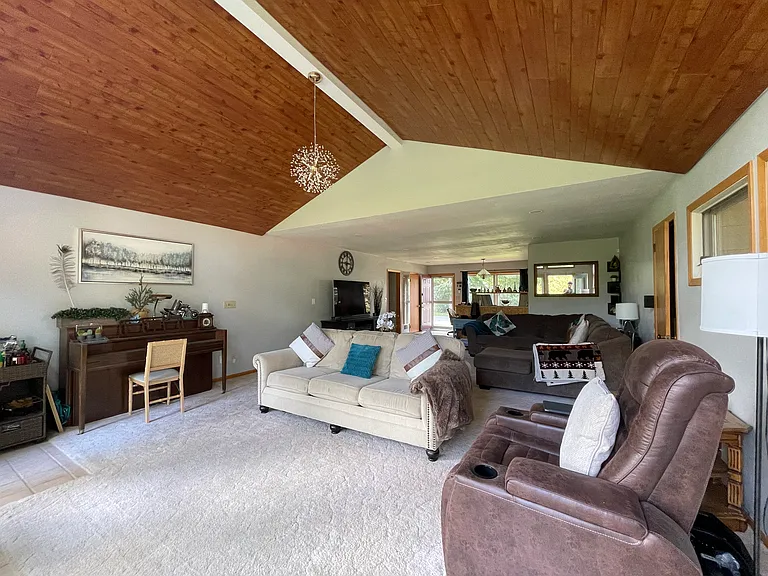 2018 Greenbriar Cir — Photo 4