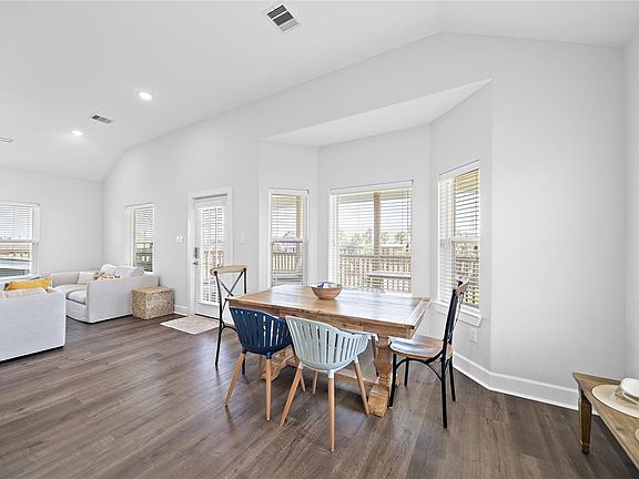 5th image of 4030 Navarro Dr