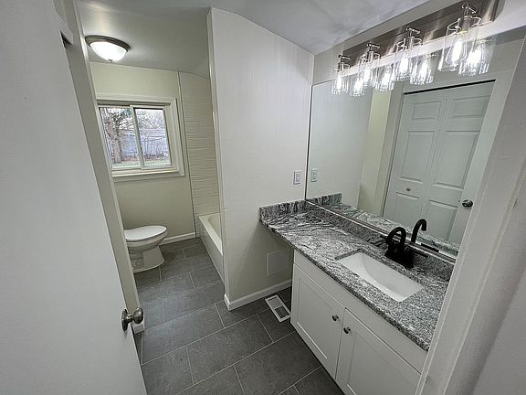 4th image of 30853 Grandview Ave