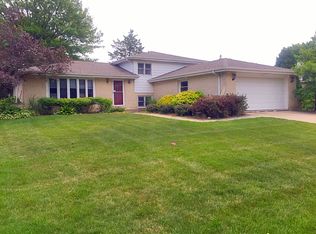 7729 Farmingdale Dr, Darien, IL 60561