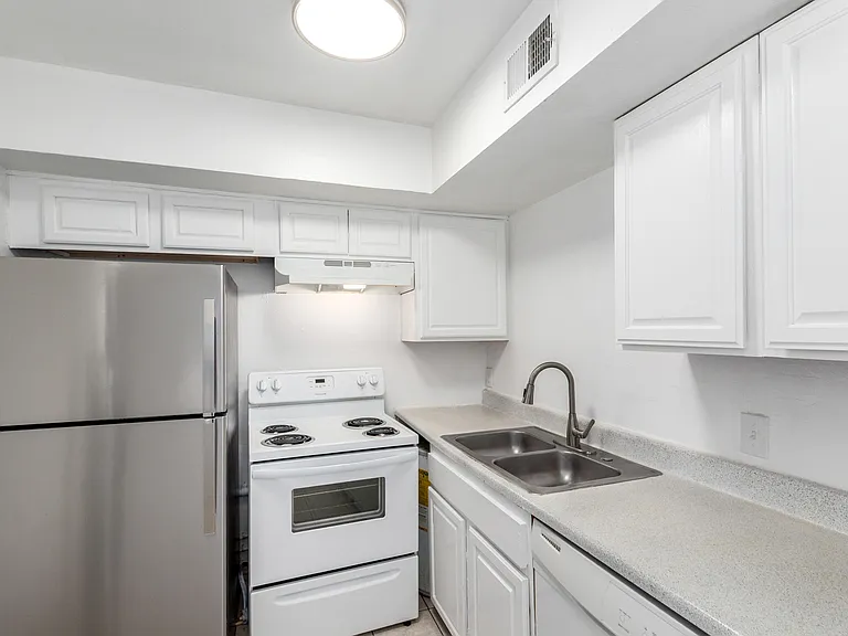 13020 N 21st Pl #U08 — Photo 4