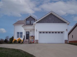 704 Rockcliff St, Greenville, SC 29617