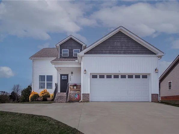 704 Rockcliff St, Greenville, SC 29617