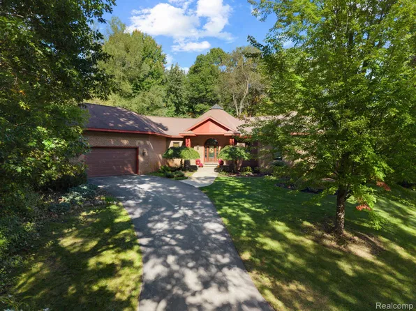 328 Kingslyn Farms Ct, Oxford, MI 48371