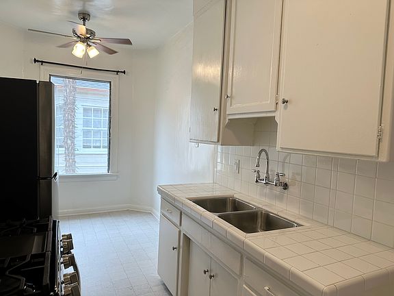 Kitchen with eat-in dining area