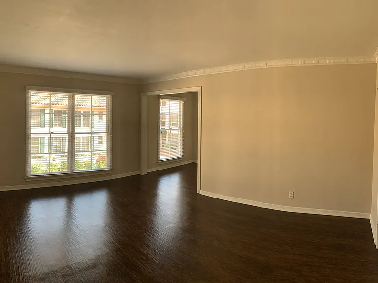 Lindbrook Manor Apartments — Photo 80