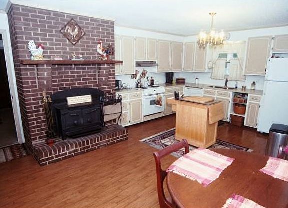 Breakfast/Kitchen area